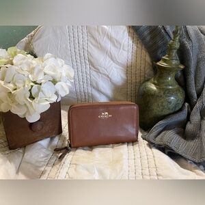 COAH SIGNATURE LEATHER DOUBLE ZIP WALLET